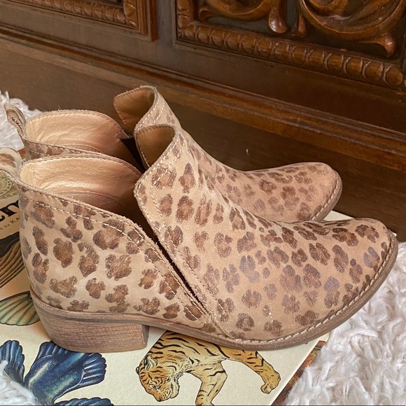 Matisse Wilder leopard print leather ankle boots - Picture 3 of 9